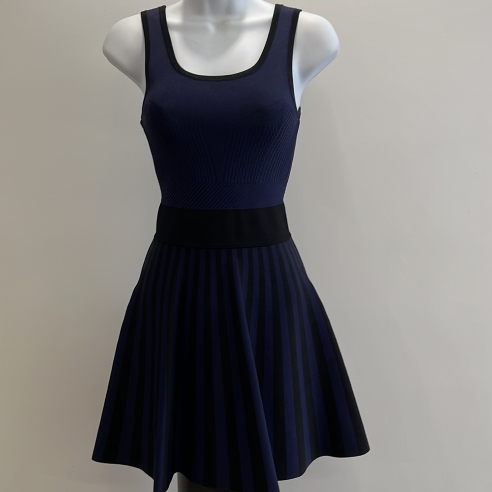 Dress - Picture 4 of 8
